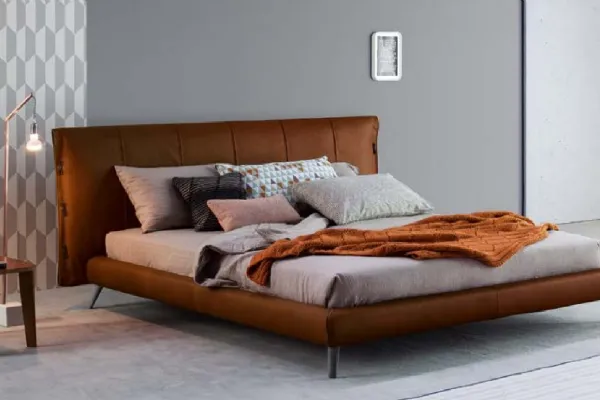 Letto singolo dalle finiture sartoriali, con alamari Cuff di Bonaldo