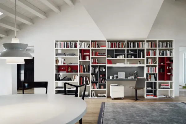 Libreria componibile a muro in laccato opaco bianco e rosso Comp M5C89 di Sangiacomo