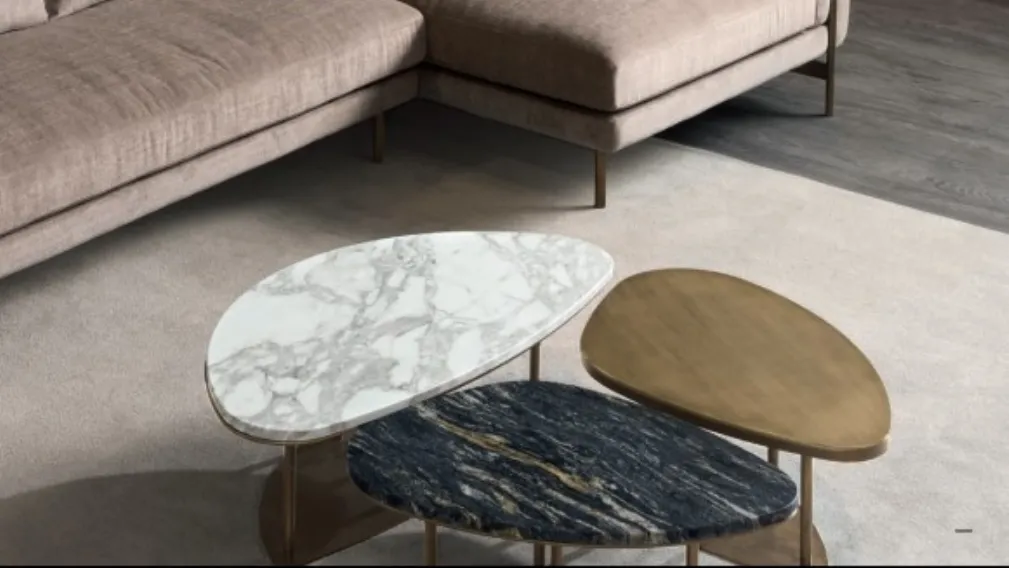 Tavolino con base in metallo e piano in marmo Ninfea di Cantori