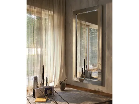 Specchio da parete con cornice in acciaio inox lucidato effetto riflettente Titanio di Riflessi