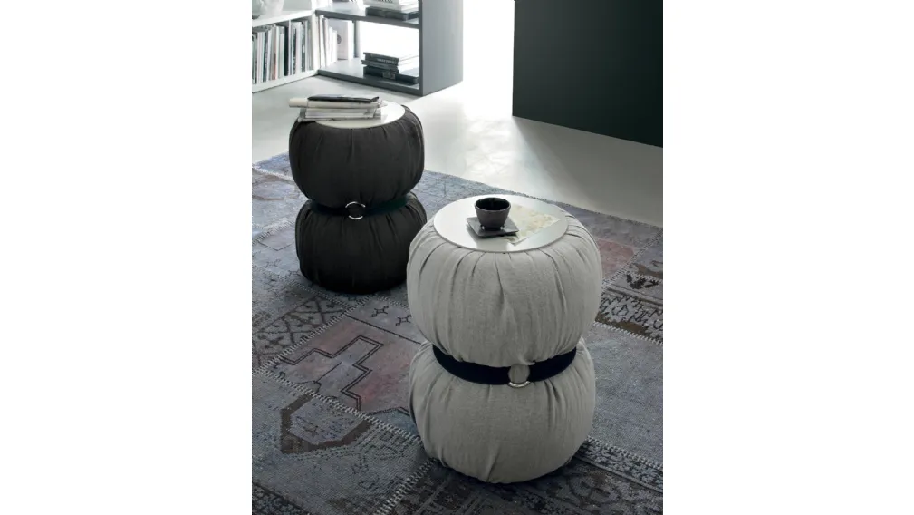 Tavolino Guccino con top in laccato e rivestimento in tessuto di Tomasella