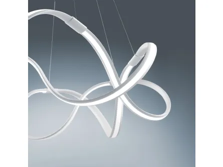 Lampada a parete formata da un intreccio di riccioli di luce Curls di Vivida International