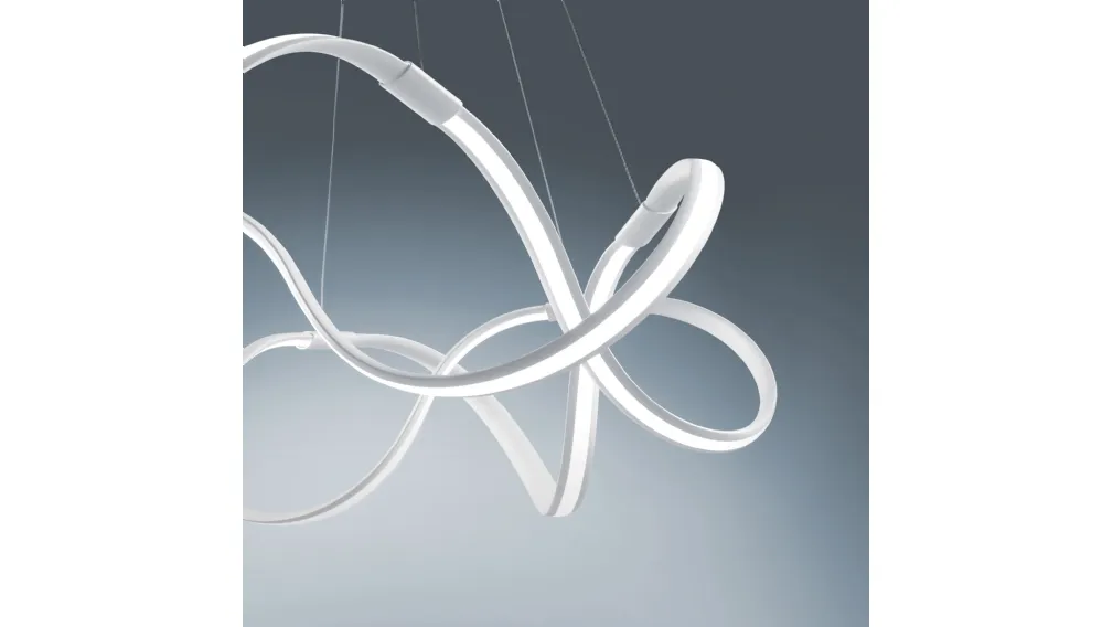 Lampada a parete formata da un intreccio di riccioli di luce Curls di Vivida International