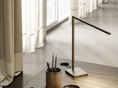 Lampada da tavolo in metallo finitura ottone Essential Table Lamp di Reflex