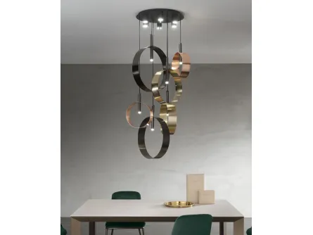 Lampada a sospensione Led Loop S6 formata da sei anelli in metallo in tre diverse dimensioni di Riflessi