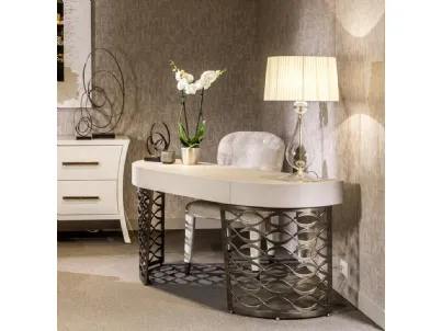 Lampada con base in vetro e paralume in tessuto plissettato Paolina di Cantori
