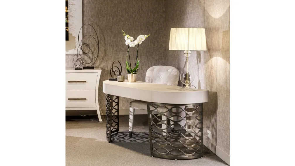 Lampada con base in vetro e paralume in tessuto plissettato Paolina di Cantori