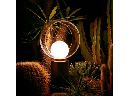 Lampada da tavolo in metallo ossidato con diffusore in vetro Cosmit di Vivida International