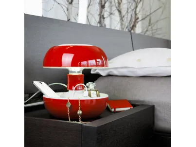Lampada da tavolo portaoggetti in rosso laccato YoYo di Vivida International