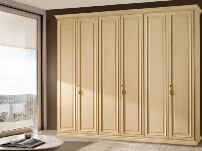 Armadio in legno Etruria 02 di Ferretti e Ferretti