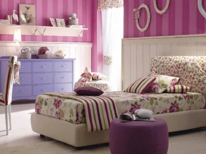 Cameretta in legno con letto imbottito Comp 301 di Valplana