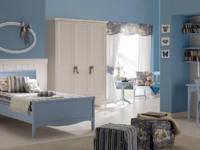 Cameretta classica con scrivania in legno massello laccato Azzurro e Bianco di Valplana