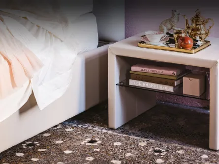 Comodino in legno rivestito in ecopelle Dorian di Cattelan Italia
