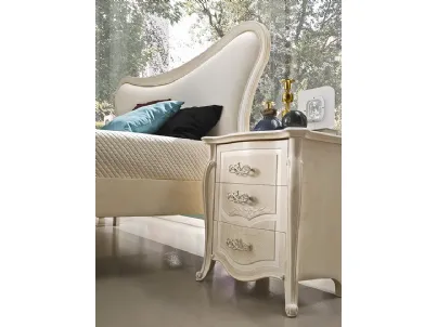 Comodino Sensazioni Vivienne finitura spugnato Grigio con patina e decori Bianchi di Ferretti e Ferretti