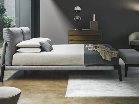 Letto con testiera in tessuto imbottito Kriss di Bonaldo