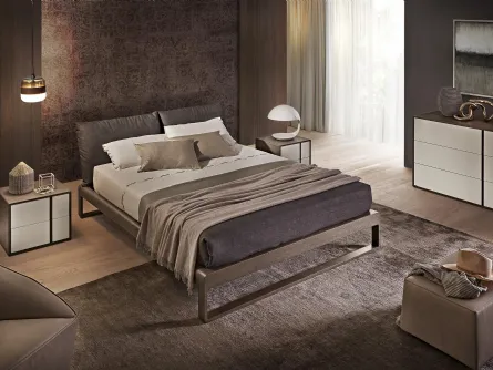 Letto Martin Rovere Visone con cuscini testata in Ecopelle di Olivieri