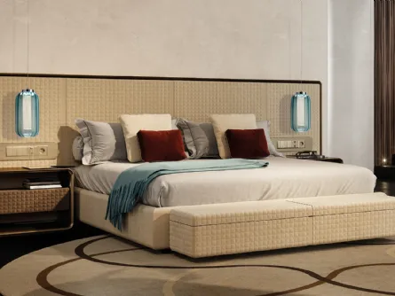 Letto in tessuto con grande testiera trapuntata con cornice in legno Oh XL di Reflex