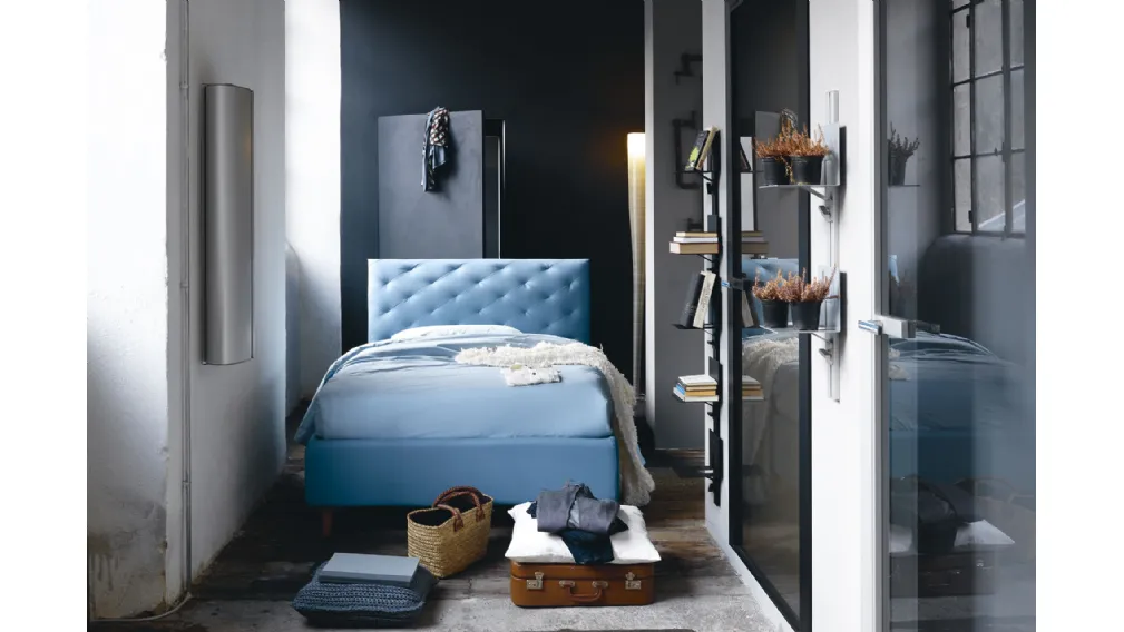 Letto in ecopelle con testiera capitonnè e contenitore So Ever di Noctis