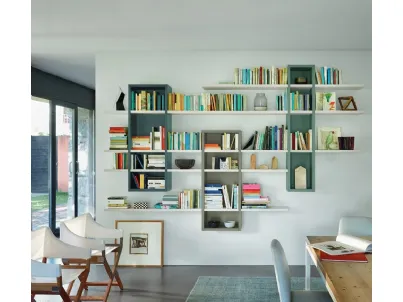 Libreria sospesa componibile Modo M6C78 in laccato opaco di Sangiacomo