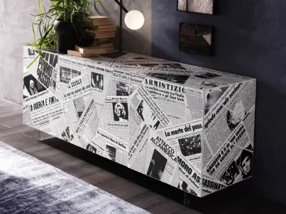 Madia Century in legno con decoro fogli di giornale di Riflessi