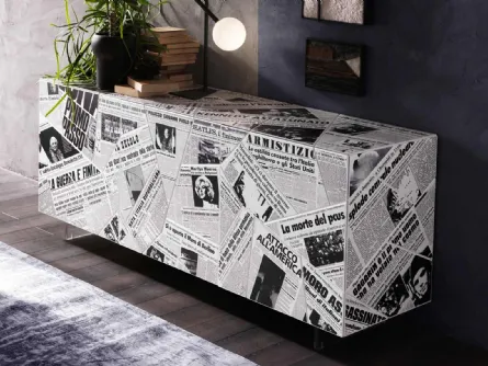Madia Century in legno con decoro fogli di giornale di Riflessi