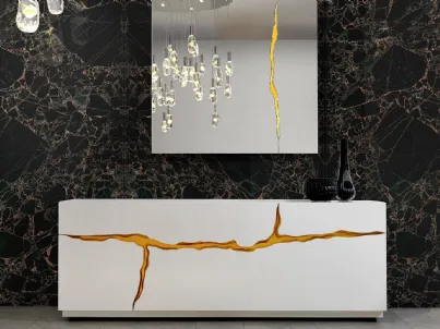 Madia in legno laccato lucido con decoro in finitura oro Impact Buffet di Reflex