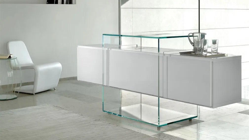 Madia di design in legno laccato con struttura in vetro extrachiaro Kubo Buffet di Reflex