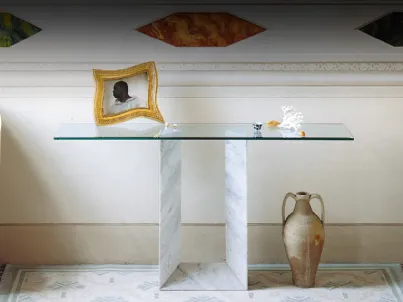 Consolle con piano in cristallo e base in marmo Diapason di Cattelan Italia