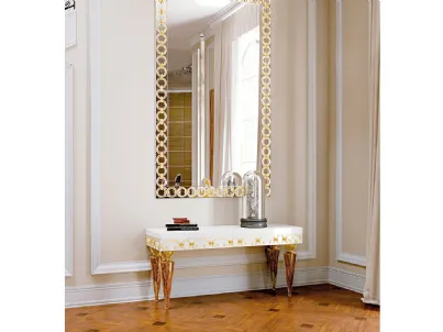 Mobile ingresso in legno e rivestimento in specchio extrachiaro con decori in vetro di Murano e gambe in vetro rigato oro Casanova di Reflex