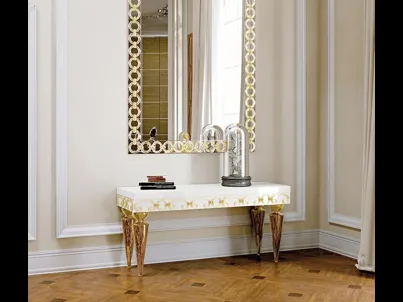 Mobile ingresso in legno e rivestimento in specchio extrachiaro con decori in vetro di Murano e gambe in vetro rigato oro Casanova di Reflex
