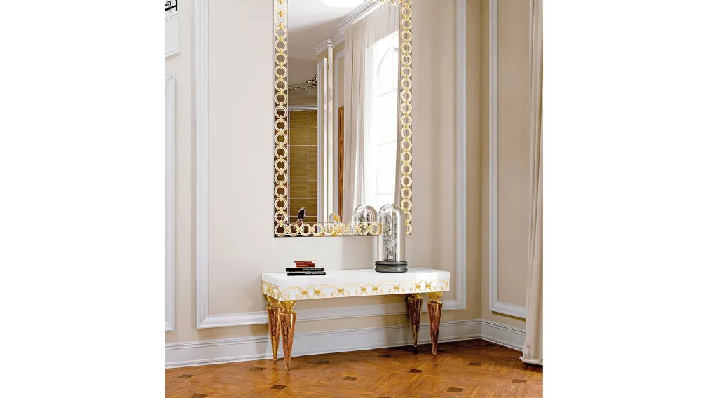 Mobile ingresso in legno e rivestimento in specchio extrachiaro con decori in vetro di Murano e gambe in vetro rigato oro Casanova di Reflex
