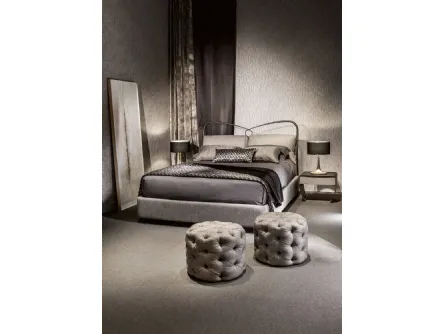Pouf George in pelle con lavorazione capitonnè di Cantori