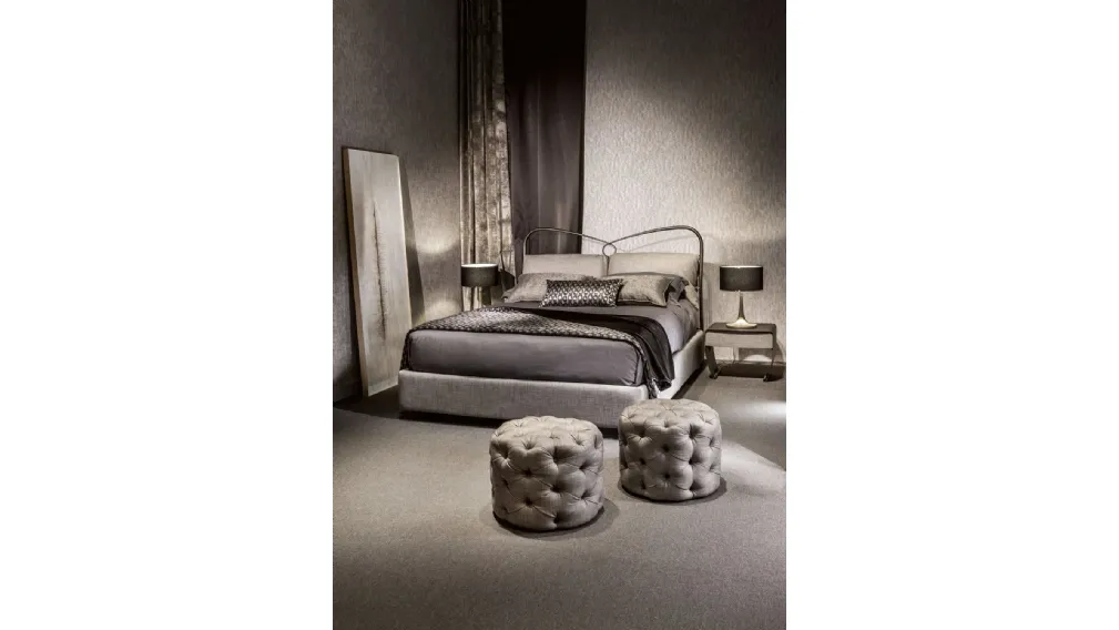 Pouf George in pelle con lavorazione capitonnè di Cantori