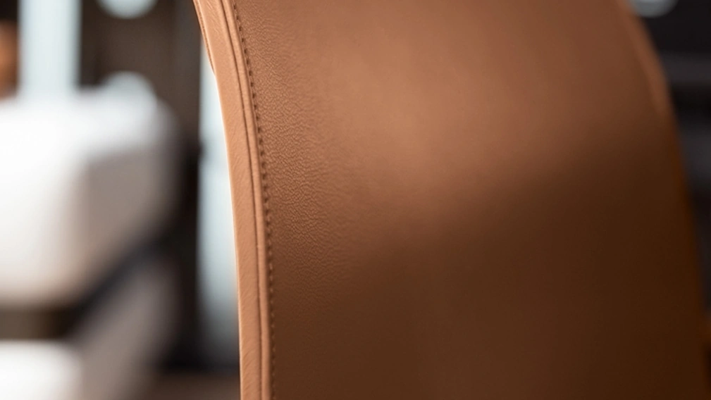 Sedia in pelle Circe di Cantori