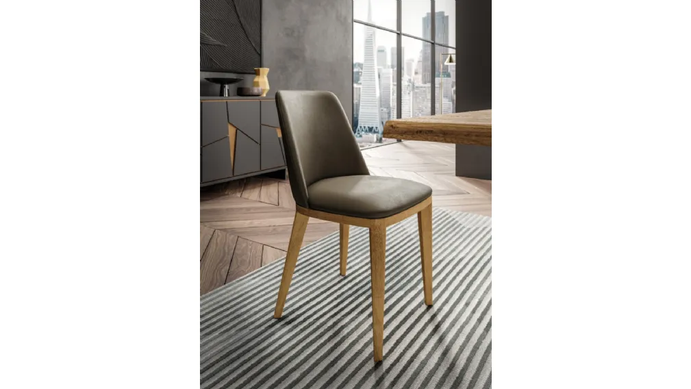 Sedia Nesty2 in pelle con gambe in legno di FGF Mobili