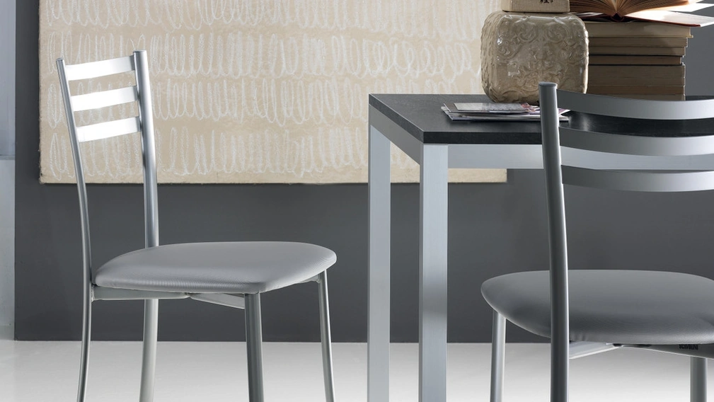 Sedia Speedy in metallo con seduta in tessuto imbottito di Scavolini