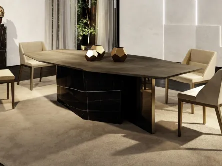 Tavolo ottagonale in legno con base rivestita a specchio e MarmoReflex e top in finitura ottone dark Cubitum 72 di Reflex
