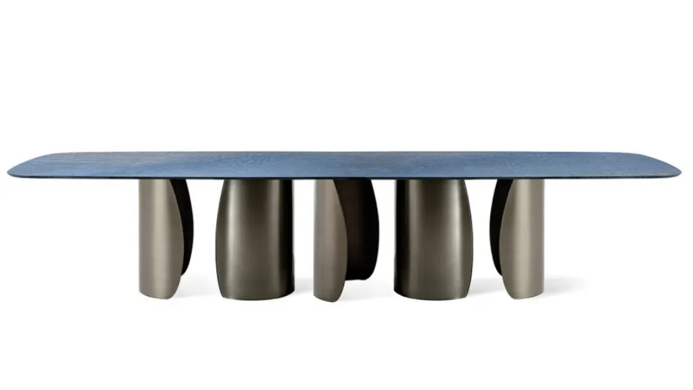 Tavolo con top in vetro effetto marmo e base in vetro curvato extrachiaro verniciato Petalo 72 di Reflex