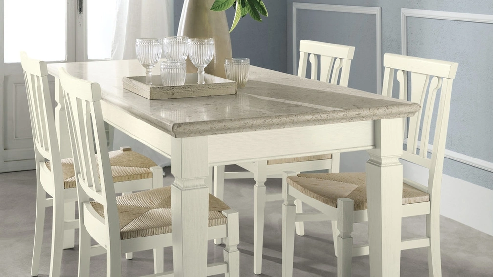 Tavolo da cucina Corinne con piano in marmo di Scavolini