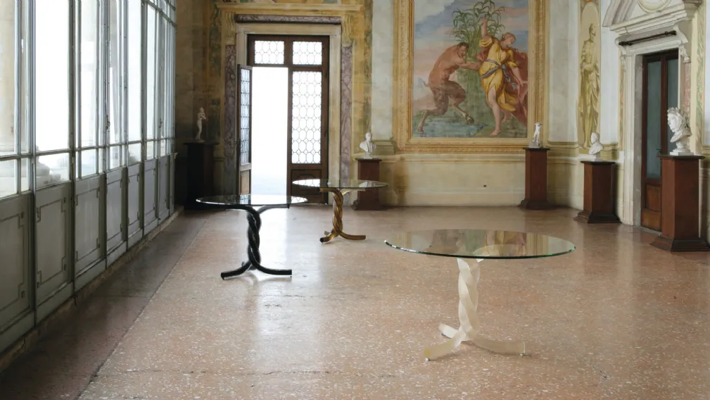 Tavolo rotondo con top in vetro e base in vetro di Murano colorato Torsades 72 di Reflex