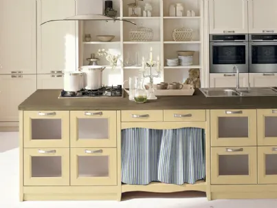 Cucina Classica lineare in legno massello laccato Comp 153 di Valplana