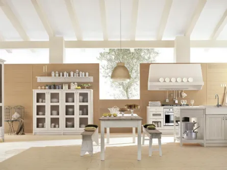 Cucina Classica lineare con penisola in legno massello Comp 154 di Valplana