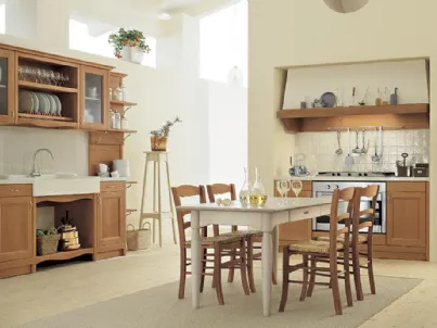 Cucina Classica lineare in legno massello tinto Noce e lavandino in marmo Comp 157 di Valplana
