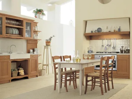 Cucina Classica lineare in legno massello tinto Noce e lavandino in marmo Comp 157 di Valplana