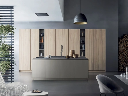 Cucina Design T45 in essenza Olmo e laccato metallico di TM Italia