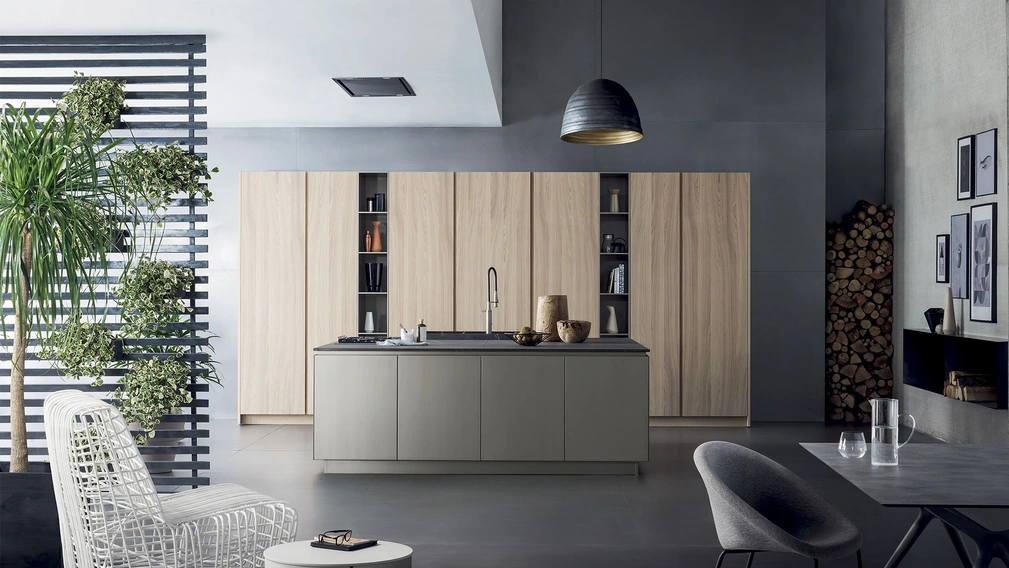 Cucina Design T45 in essenza Olmo e laccato metallico di TM Italia