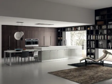 Cucina Moderna Mood in Noce Saxony e laccato Stained Alluminium di Scavolini