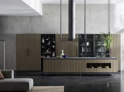Cucina su misura lineare Rua in rovere tinto grigio fumo e top in gres ardoise noir di TM Italia