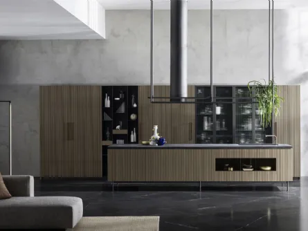 Cucina su misura lineare Rua in rovere tinto grigio fumo e top in gres ardoise noir di TM Italia
