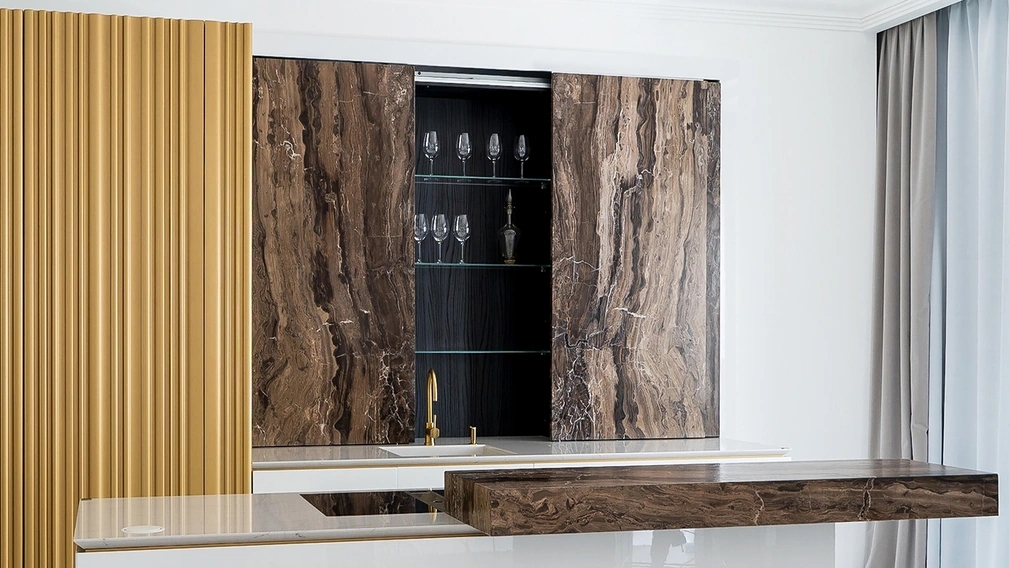 Cucina su misura di design T45 Glacier White e Marmo di TM Italia